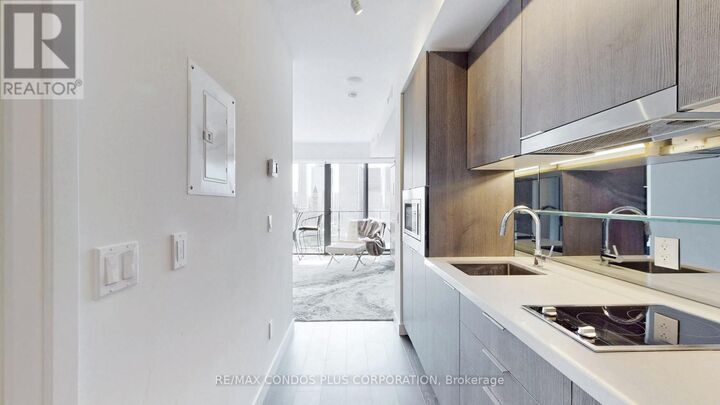 Property Photo:  215 Queen Street West 1809  ON M5V 0P5 