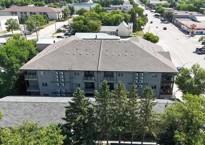 Property Photo:  431 Park Avenue  MB R0E 0C0 