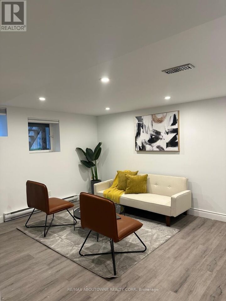 Property Photo:  66 Wellington Street South Lower  ON L8N 2R1 