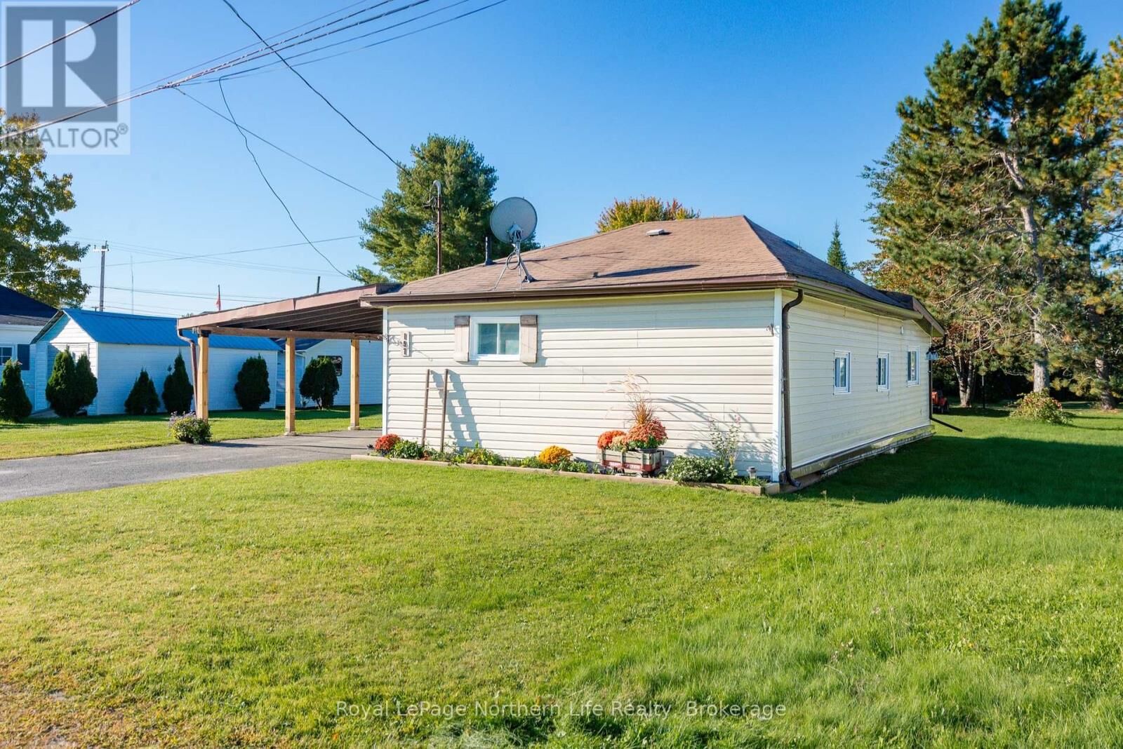 Property Photo:  197 Montreal Street  ON P2B 3H4 