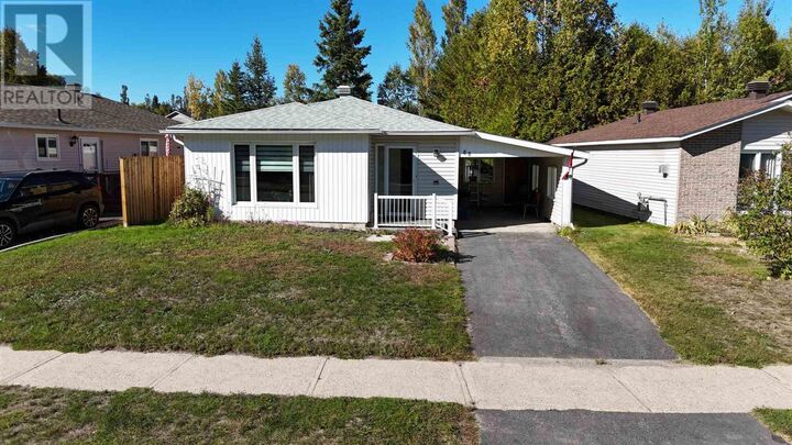 Property Photo:  88 Esten Dr S  ON P5A 3L9 