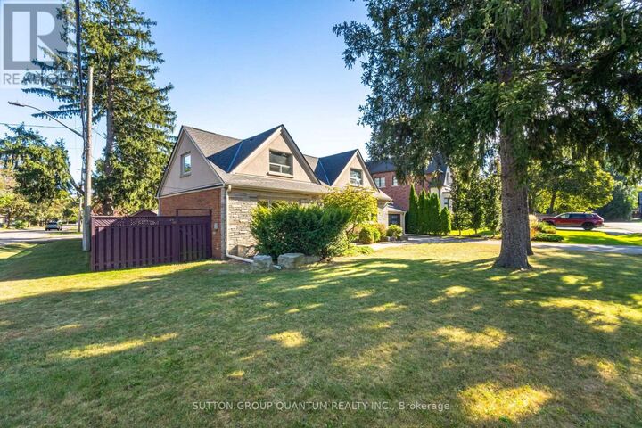 Property Photo:  468 Lynd Avenue  ON L5G 2L6 