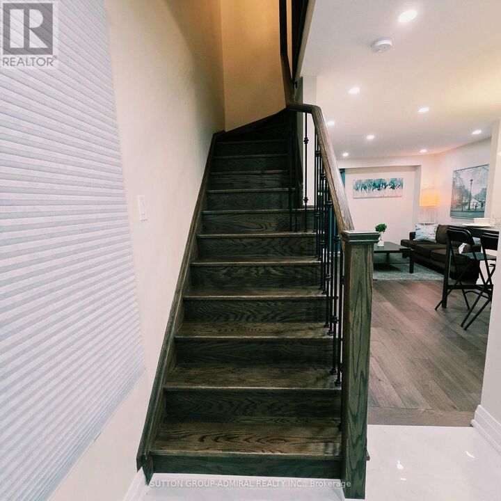 Property Photo:  33 Tresher Court  ON L1T 2N3 