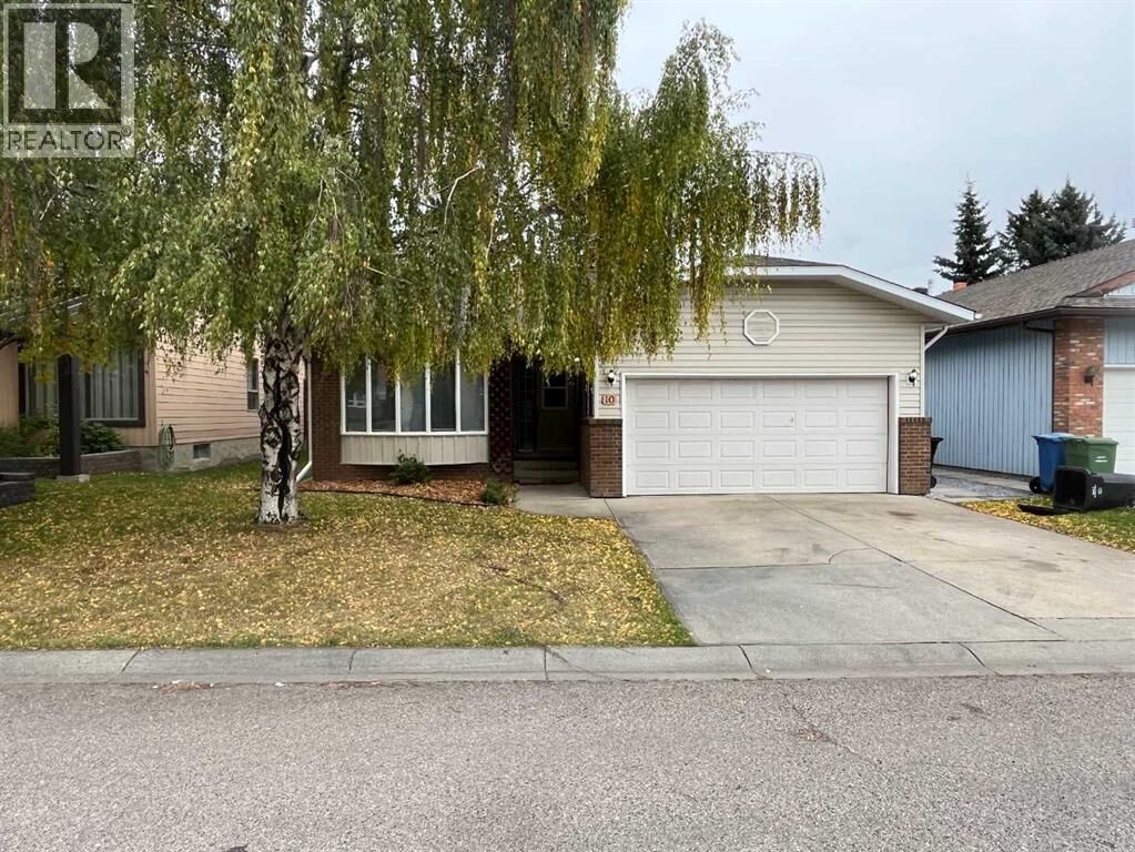 Property Photo:  12 Woodmont Rise Southwest  AB T2W 4L3 