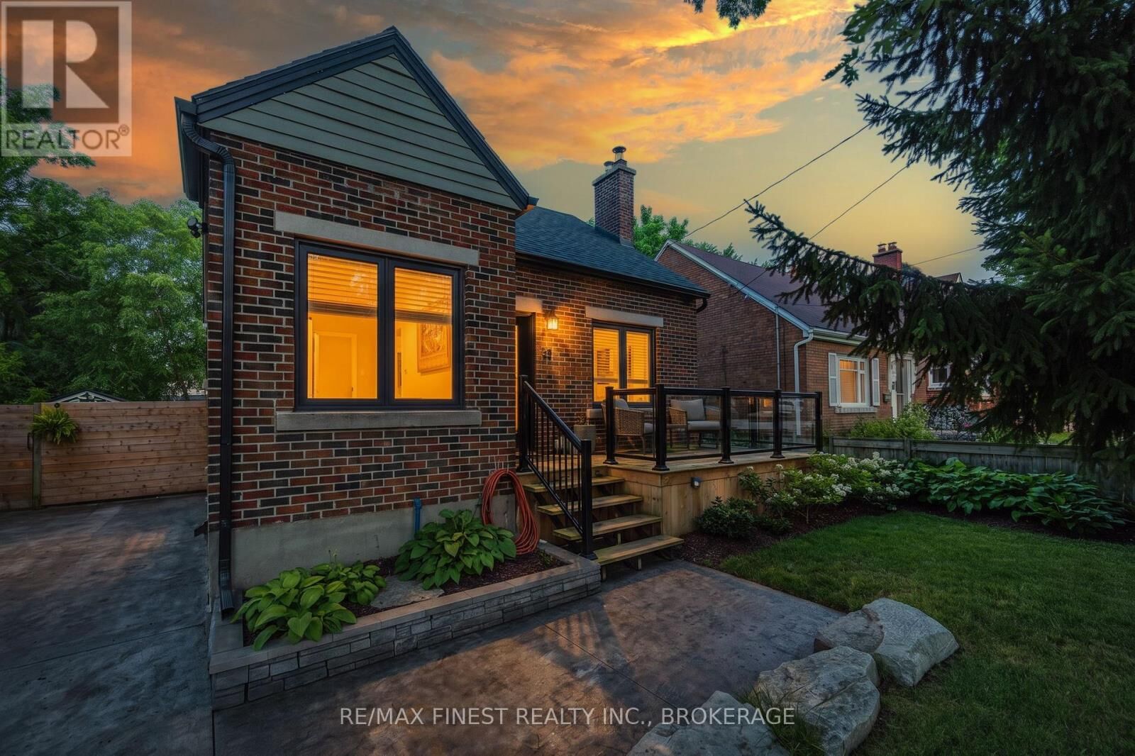 Property Photo:  258 College Street  ON K7L 4M2 