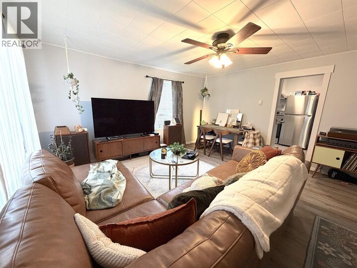 Property Photo:  653 8th Avenue  BC V8J 2N1 