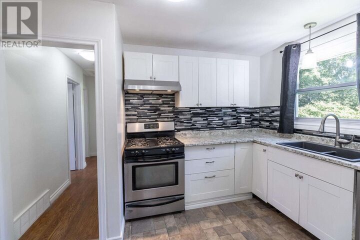 Property Photo:  200 Hugill St  ON P6A 4E8 