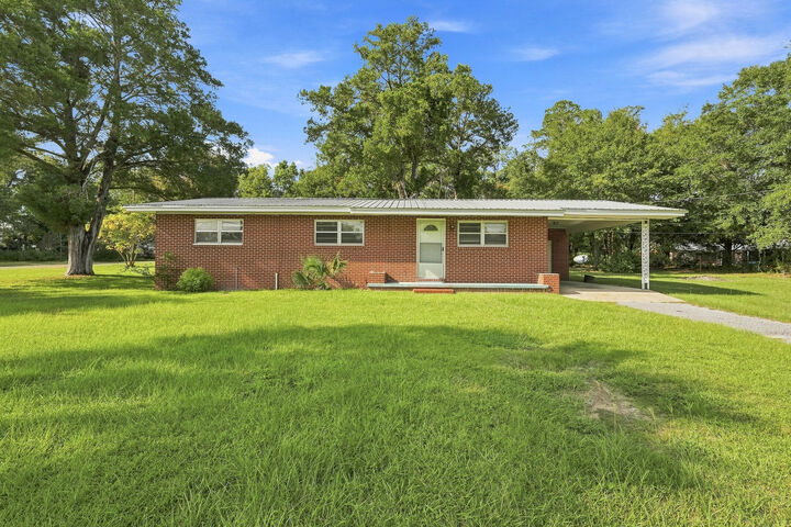 Property Photo:  301 E Minnesota Avenue Avenue  FL 32425 