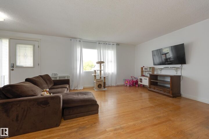 Property Photo:  103 Acacia Court  AB T8A 1K7 
