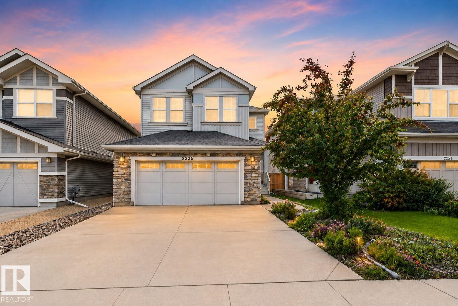 Property Photo:  2225 Calhoun Link Link SW  AB T6W 3E1 