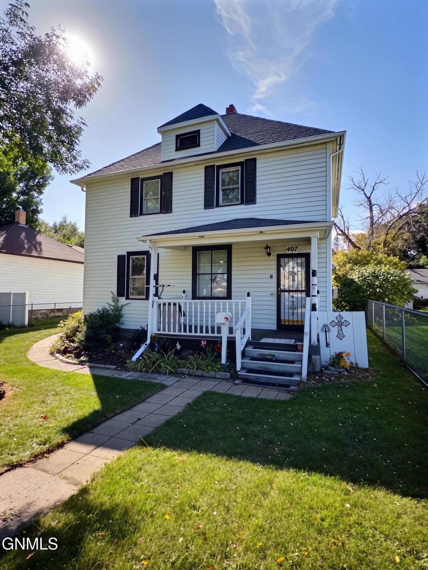 Property Photo:  407 6th Avenue NW  ND 58554 