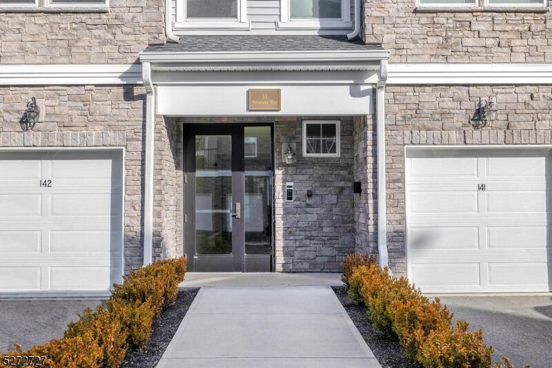 Property Photo:  11 Veterans Way 121  NJ 07950 