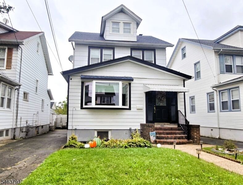 Property Photo:  2035 Balmoral Ave  NJ 07083 