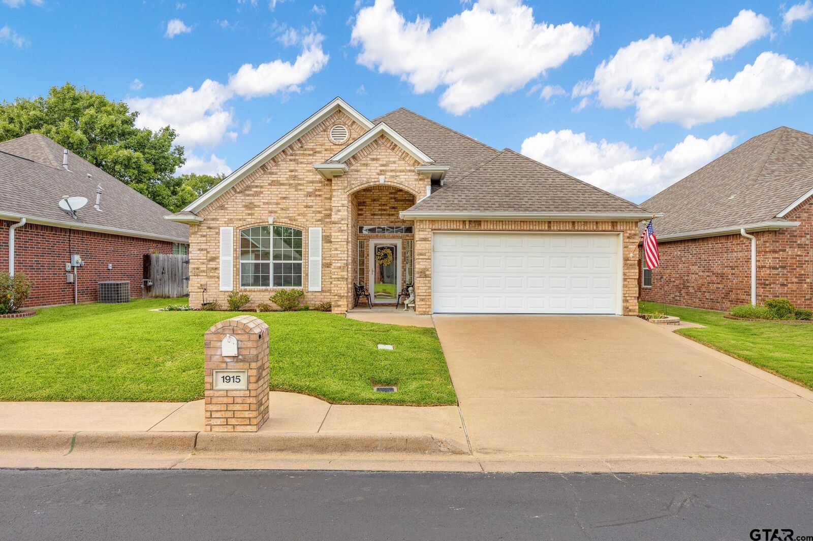 Property Photo:  1915 Hollyglen  TX 75703 