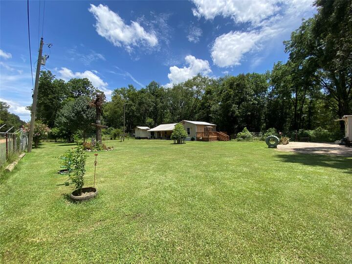 Property Photo:  400 Mudd Street  TX 77331 