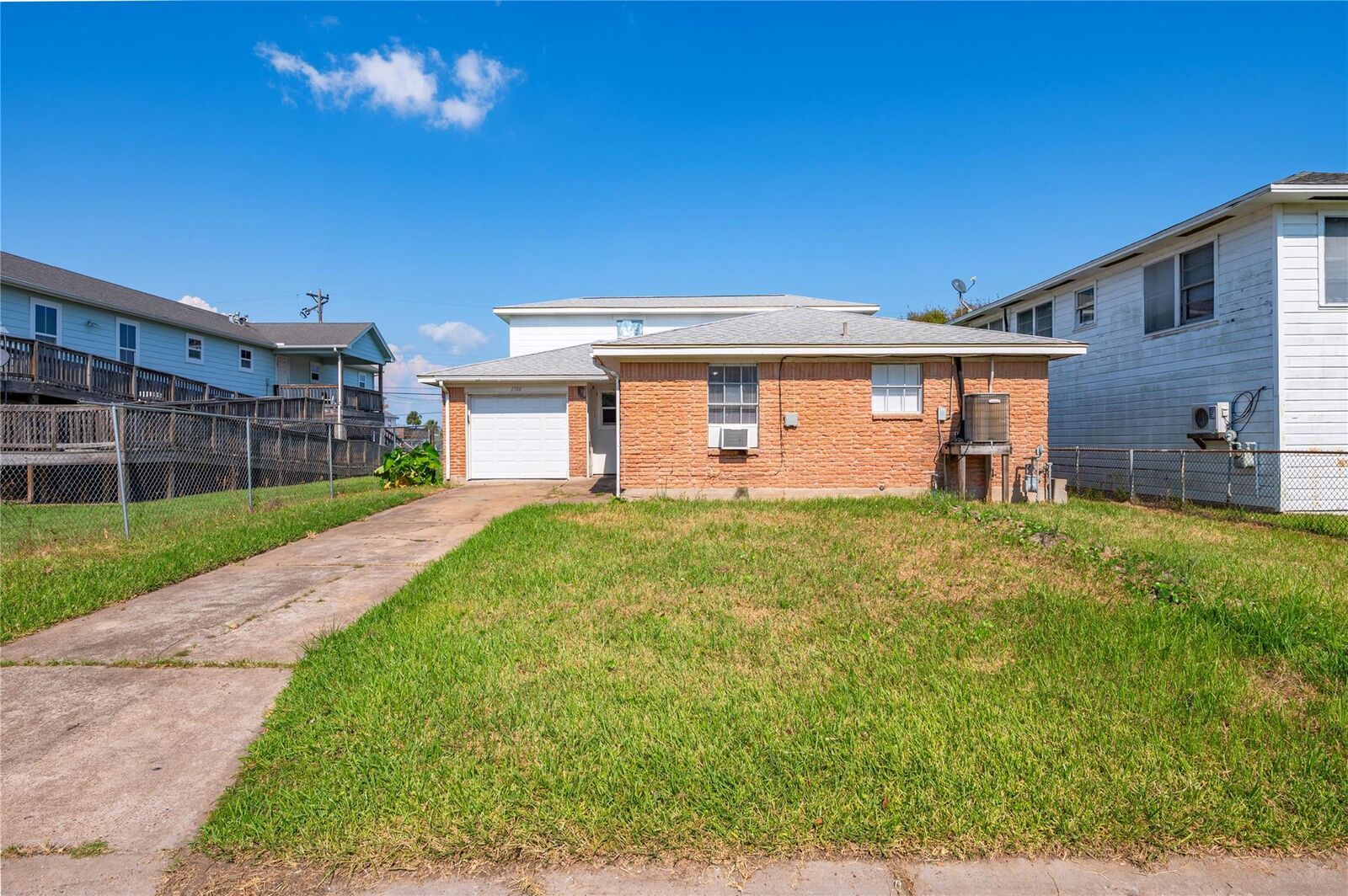 Property Photo:  1706 Bayou Homes Drive  TX 77551 