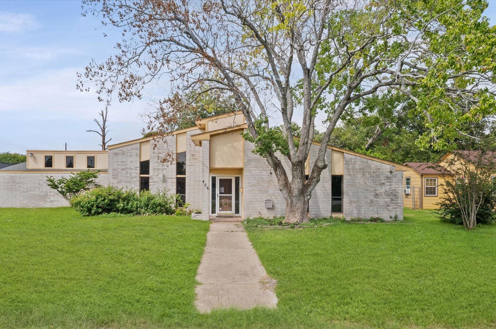 Property Photo:  426 S 6th Street  TX 77571 