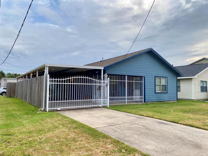 Property Photo:  221 E Defee Avenue  TX 77520 