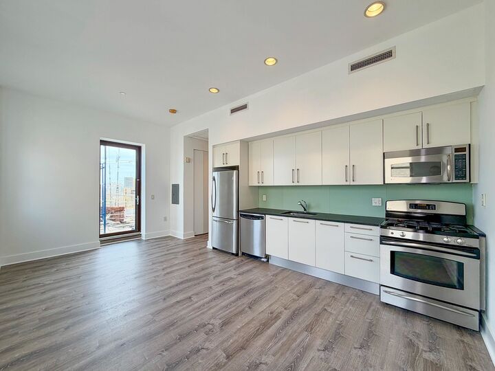 Property Photo: 4 Beacon Way 1808 NJ 07304