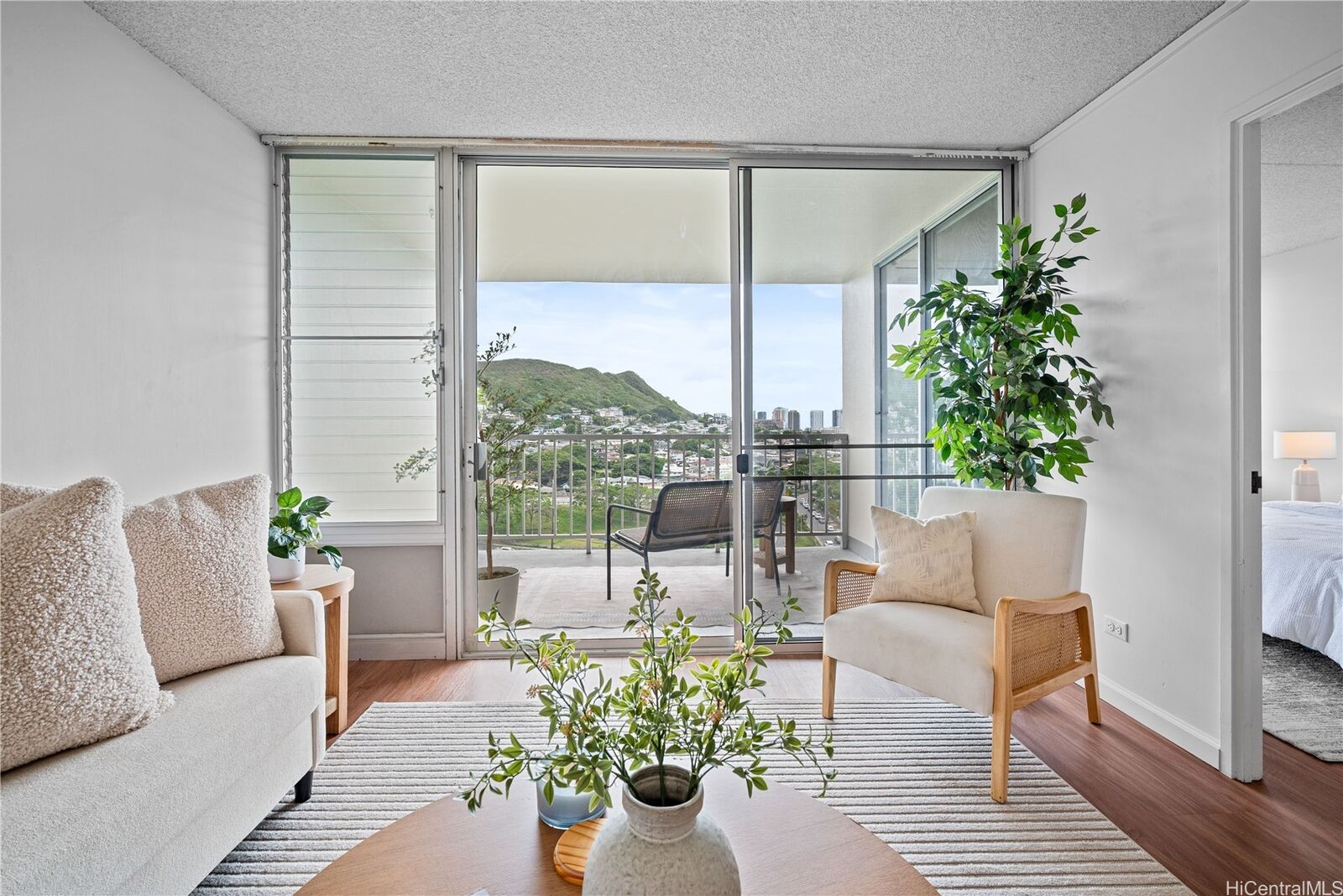 Property Photo:  2029 Nuuanu Avenue 1202  HI 96817 