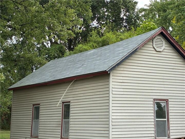 Property Photo:  713 E Jefferson Street  MO 64788 