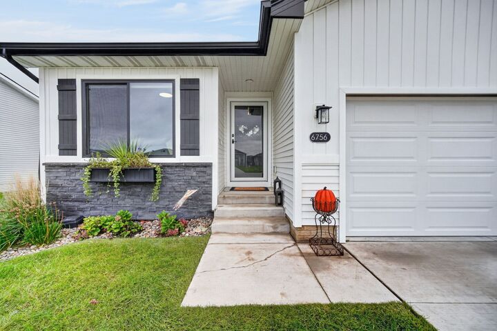 Property Photo:  6756 NE 12th Court  IA 50313 