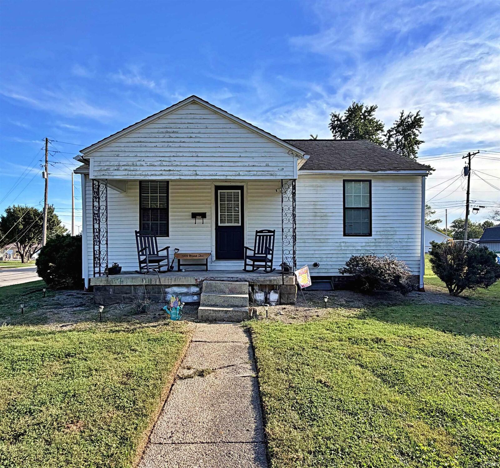 Property Photo:  2009 Grand Avenue  IN 47501 