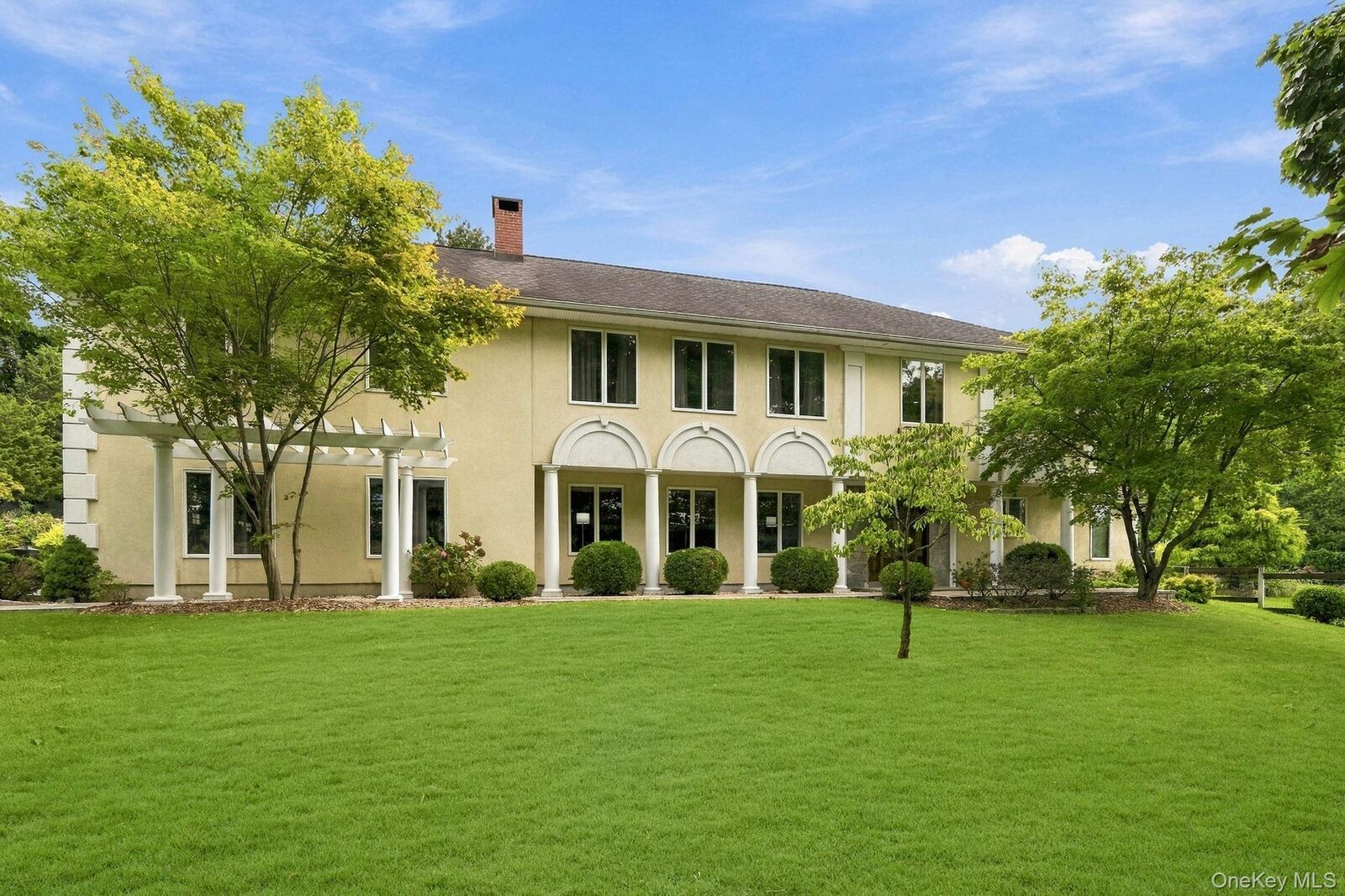 Property Photo:  611 Knollwood Road  NY 10603 