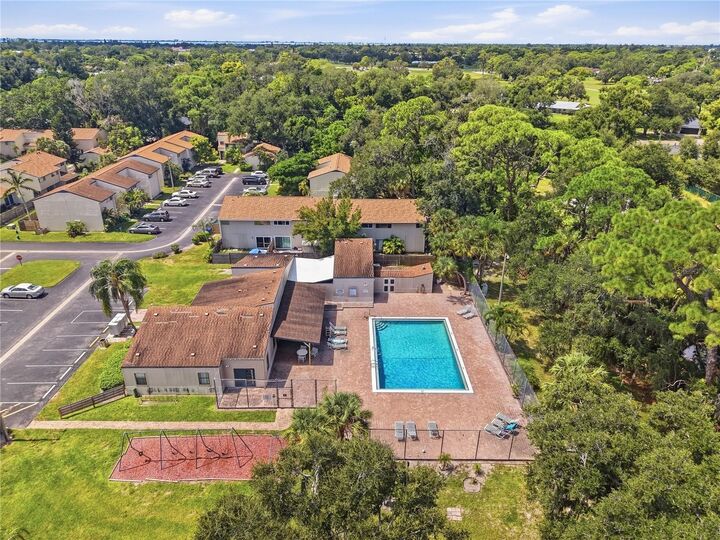 Property Photo:  912 Byron Lane 5C  FL 34243 