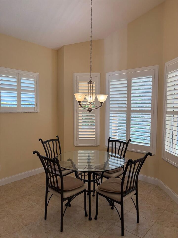 Property Photo: 10 Lakeside Way N FL 32137