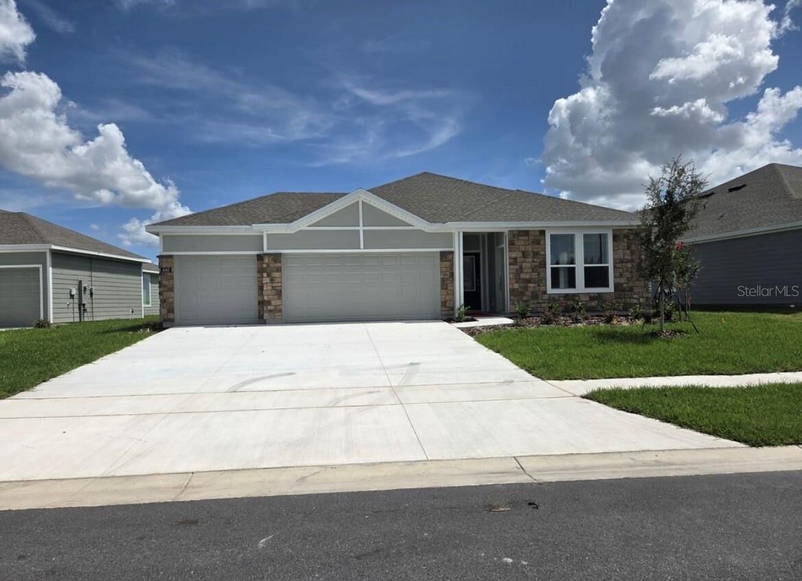 Property Photo:  