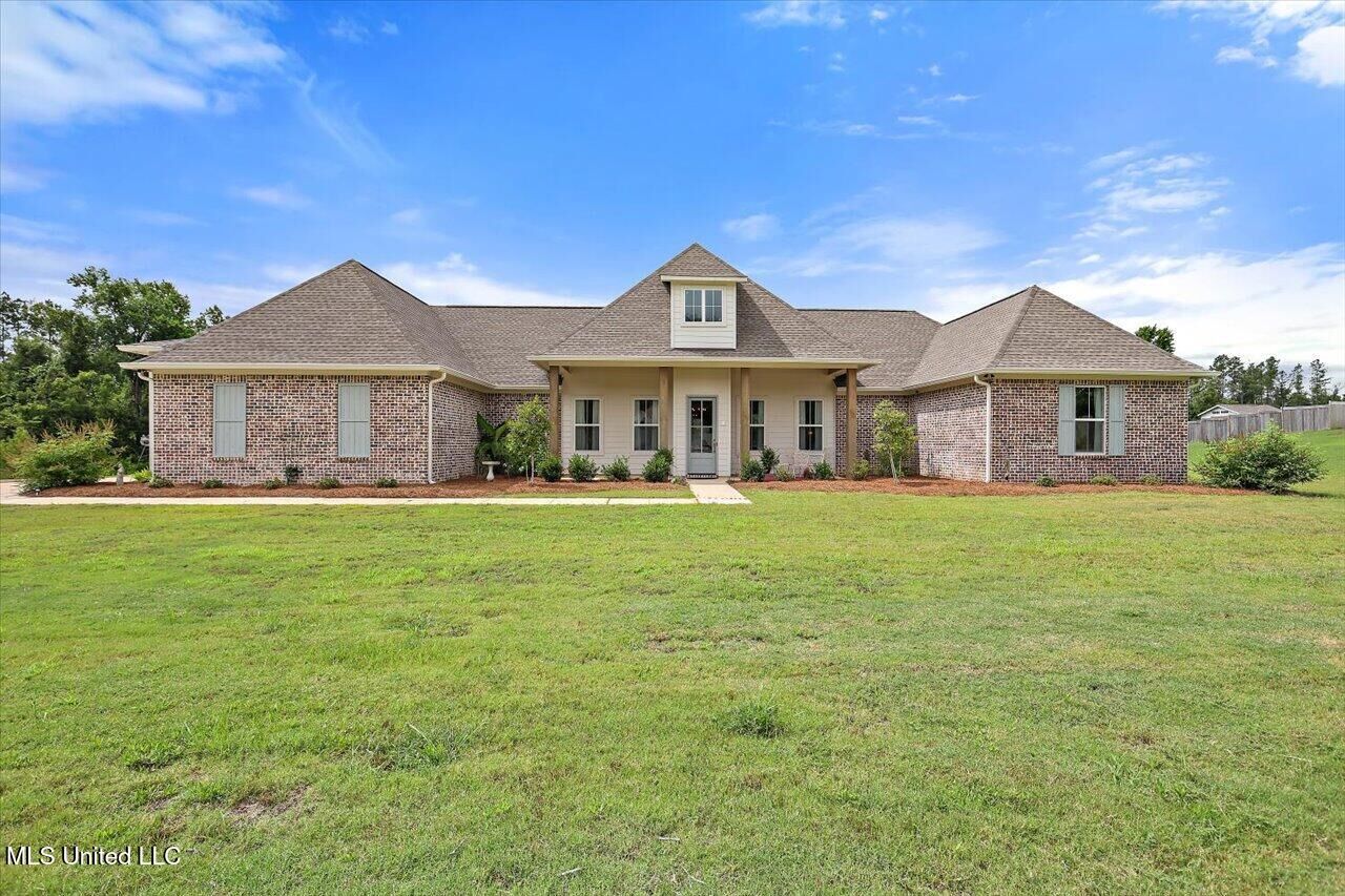 Property Photo: 212 Lost Oak Lane MS 39047