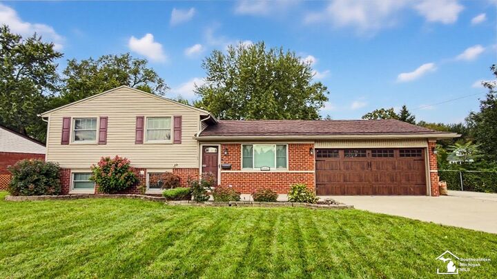 Property Photo: 11042 Katherine Street MI 48180
