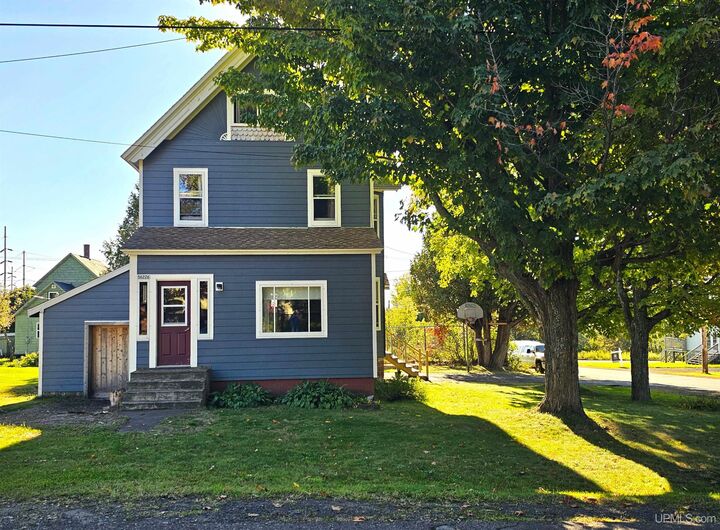 Property Photo:  56226 Union Street  MI 49913 