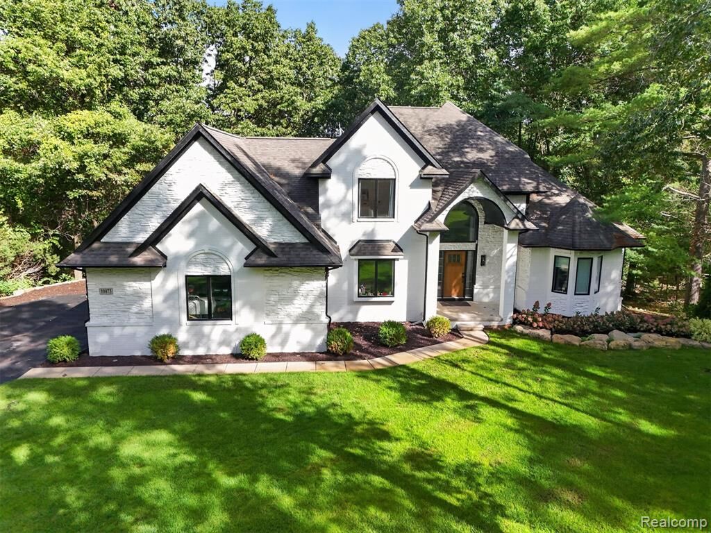 Property Photo:  10073 Silver Lake Road  MI 48116 8361 