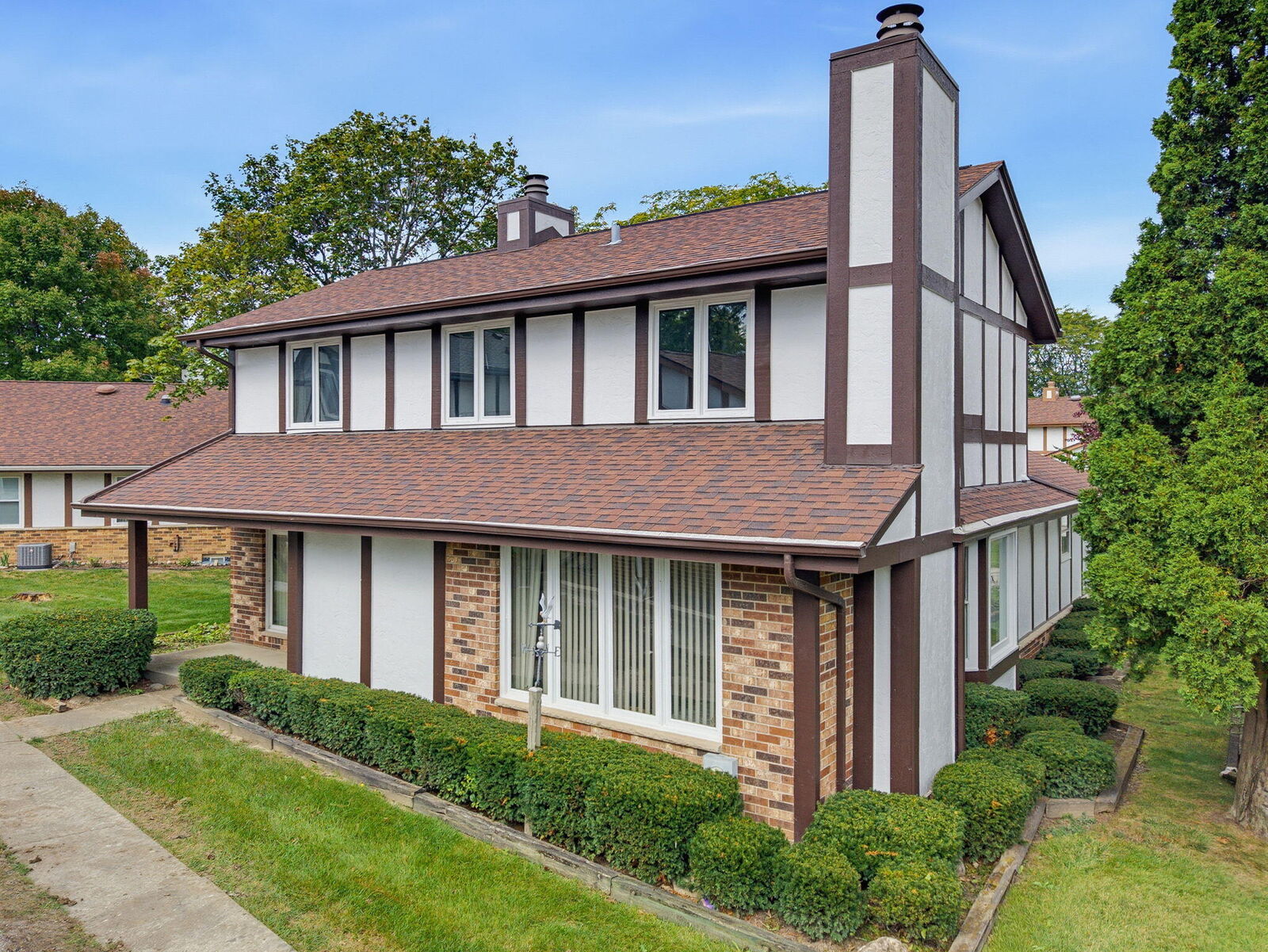Property Photo:  5309 Somerset Ln S  WI 53221 