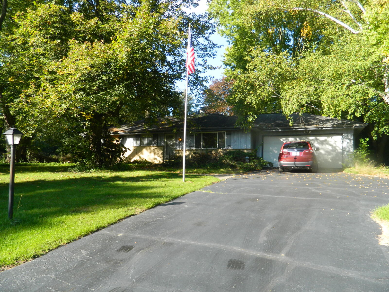 Property Photo: 415 Catskill Rd WI 53186