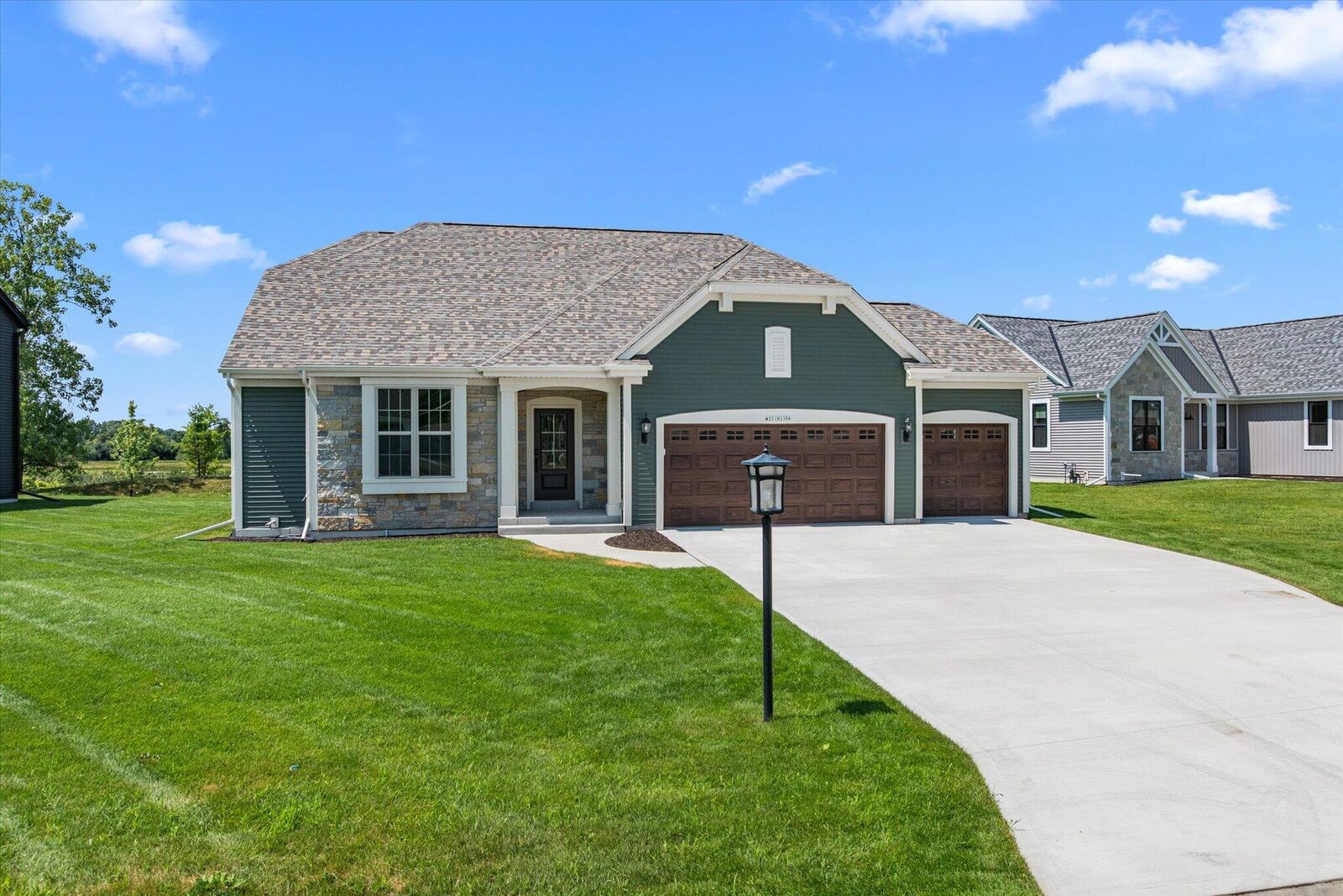Property Photo:  W251n2399 Valleyview Cir  WI 53072 
