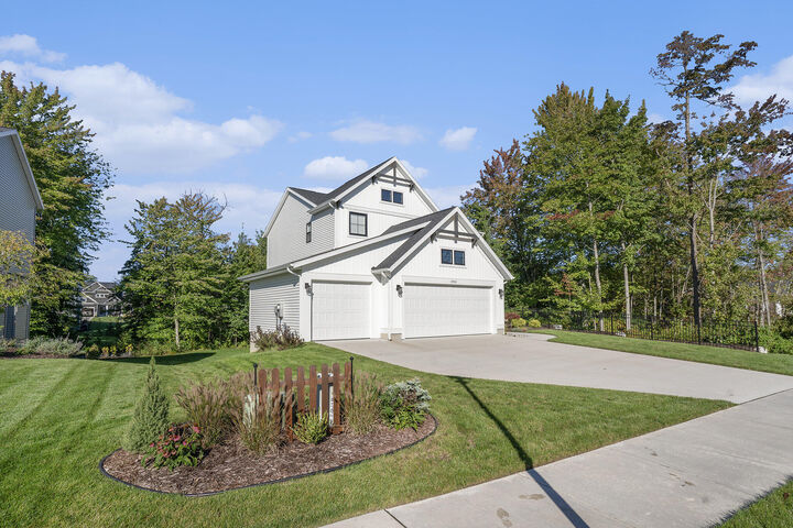 Property Photo:  17943 Spring Oak Drive  MI 49456 