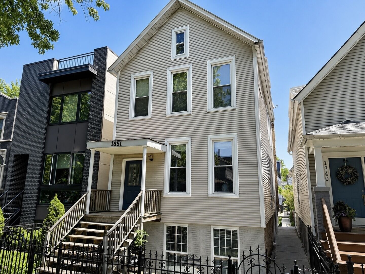 Property Photo:  1851 N Fairfield Avenue  IL 60647 