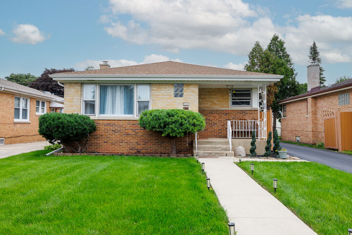 Property Photo:  3521 Sarah Street  IL 60131 
