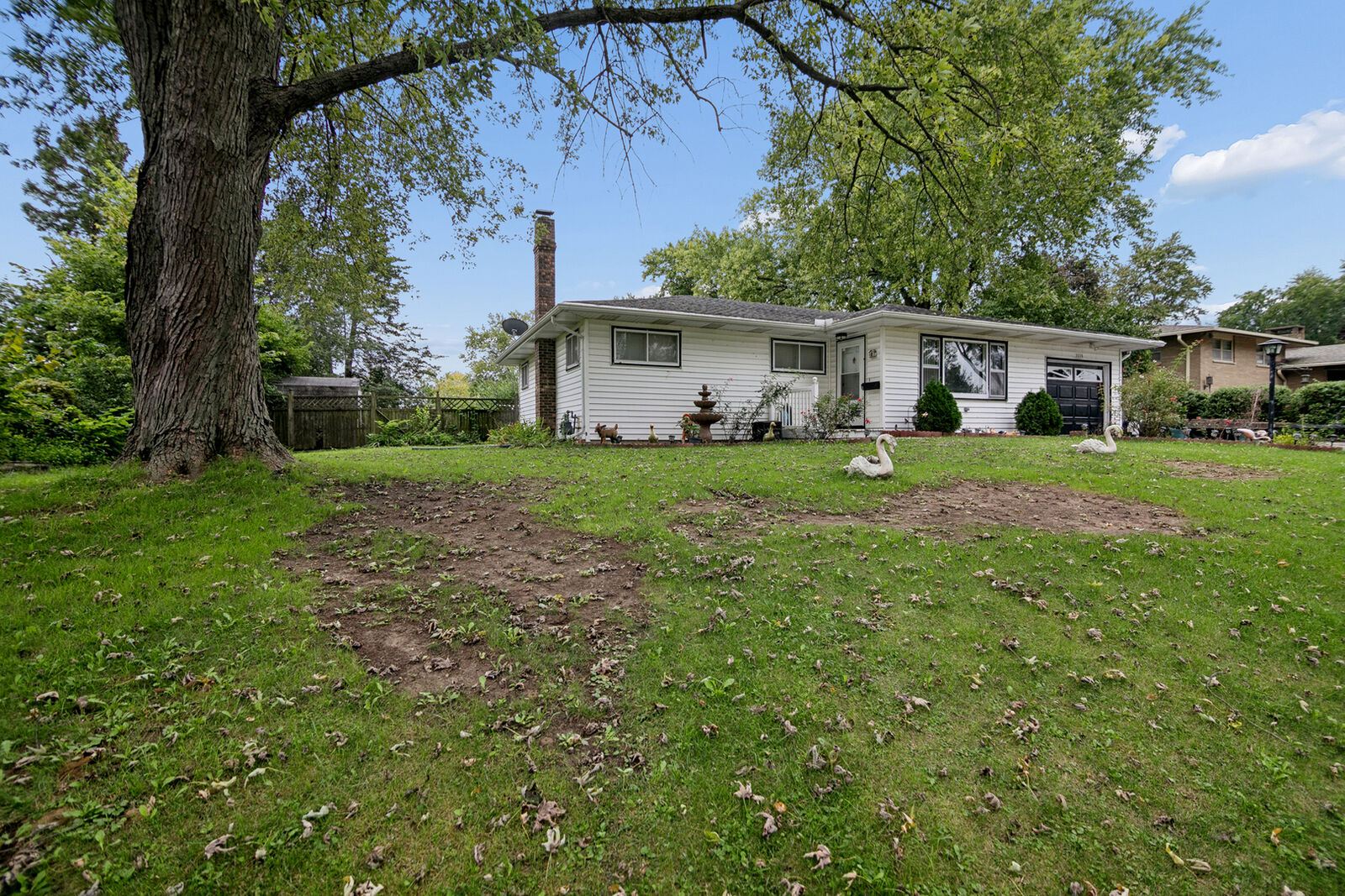 Property Photo:  3858 E Lakeview Drive  IL 60901 