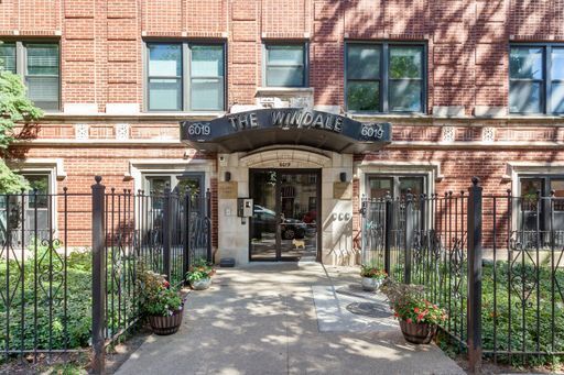 Property Photo:  6019 N Winthrop Avenue 405  IL 60660 