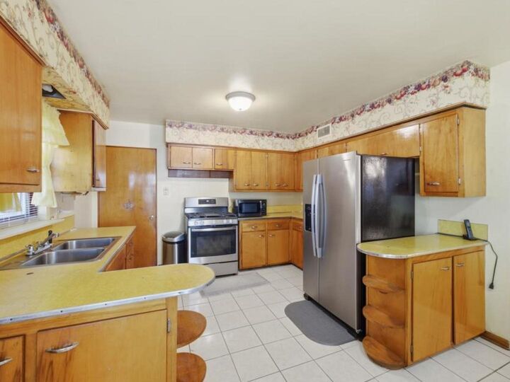 Property Photo: 855 W 73rd Street IL 60621