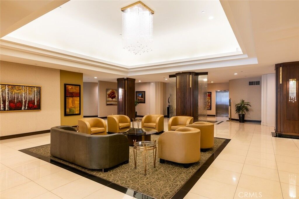 Property Photo:  343 E Pioneer Drive 802  CA 91203 