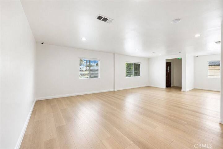 Property Photo:  7035 Calhoun Avenue  CA 91405 