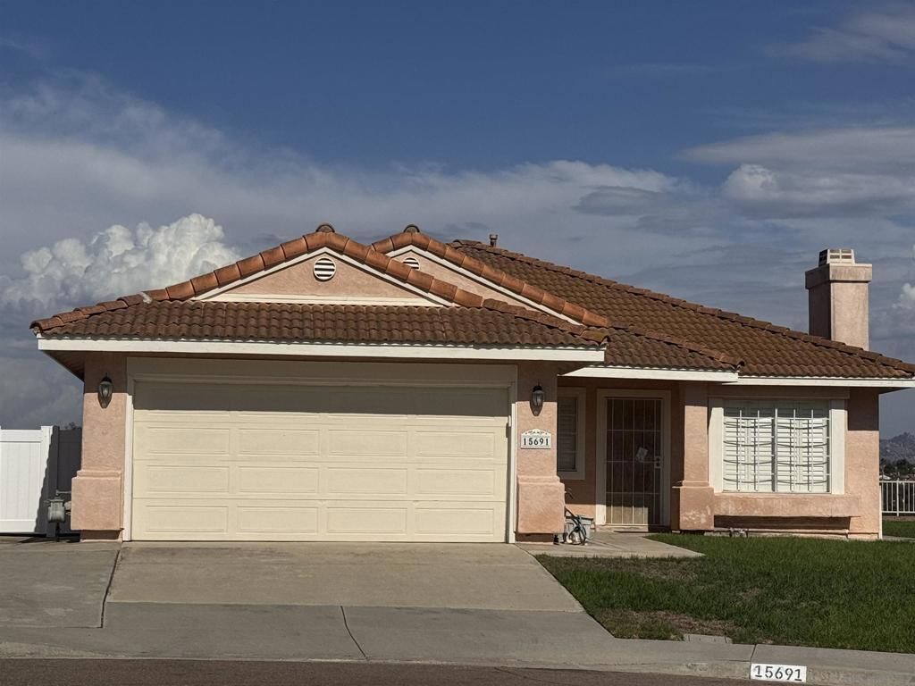 Property Photo:  