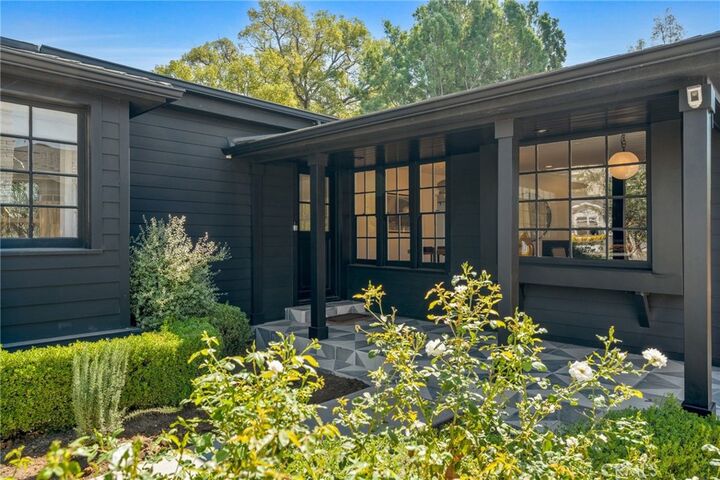 Property Photo:  11110 Landale Street  CA 91602 