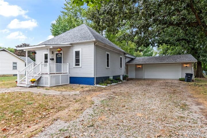 Property Photo: 517 E Columbia Street IL 62056