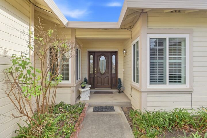 Property Photo: 8908 Royal Gate Way CA 95624